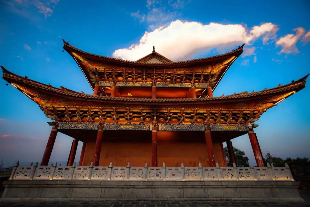 在大理城墻上逛古風(fēng)集市是一種什么體驗？