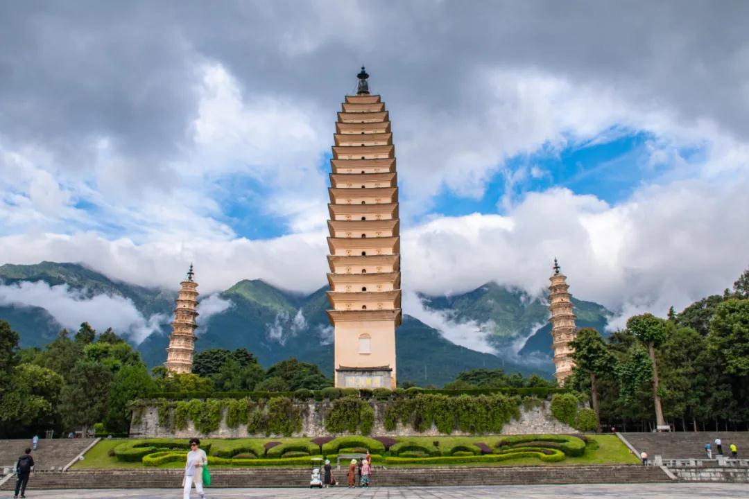 大理三座千年古塔，一座重建的崇圣寺，它的建筑文化有何出彩的地方？  大理旅游攻略
