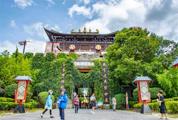 大理旅游特輯 | 閑逛天龍八部影視城，武俠世界能否勾起青春回憶？